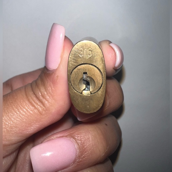 LV Lock #316 (no key) with unbranded bracelet - Picture 5 of 8